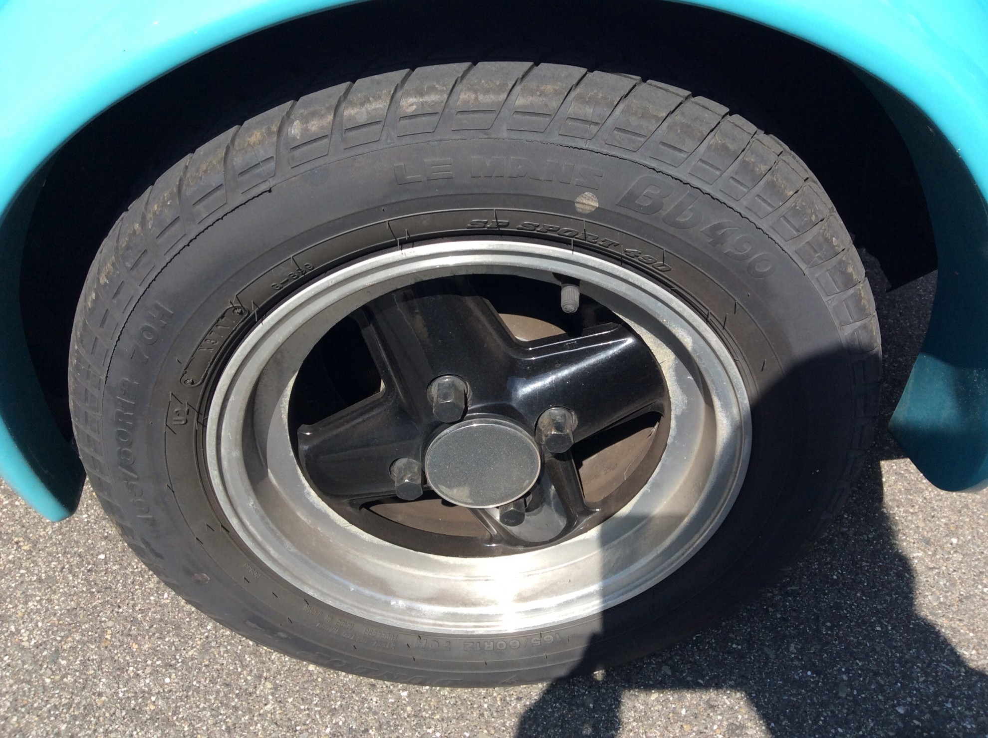 タイヤホイール前