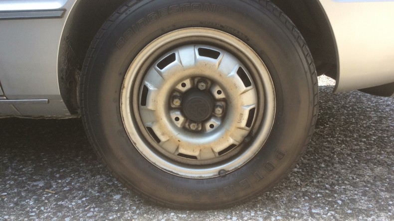 タイヤホイール前