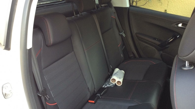 内装後方シート