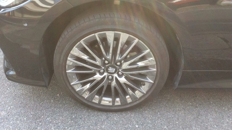 タイヤホイール前