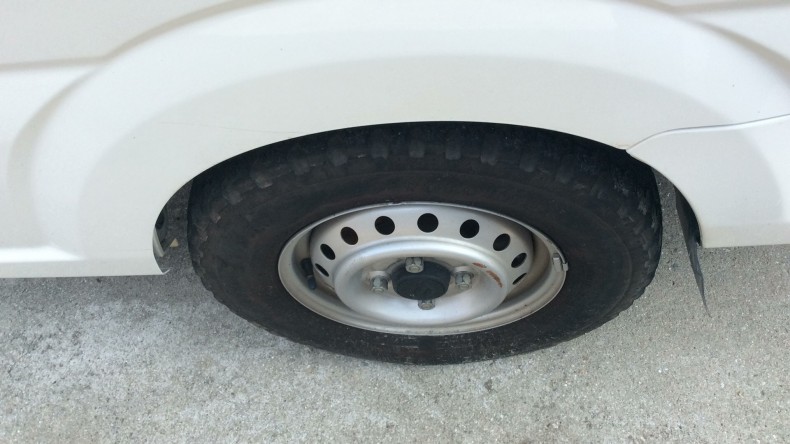 タイヤホイール前