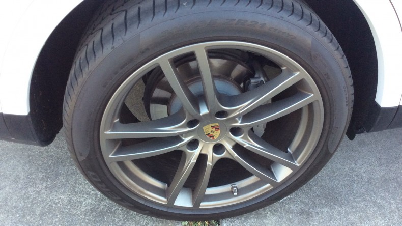 タイヤホイール前