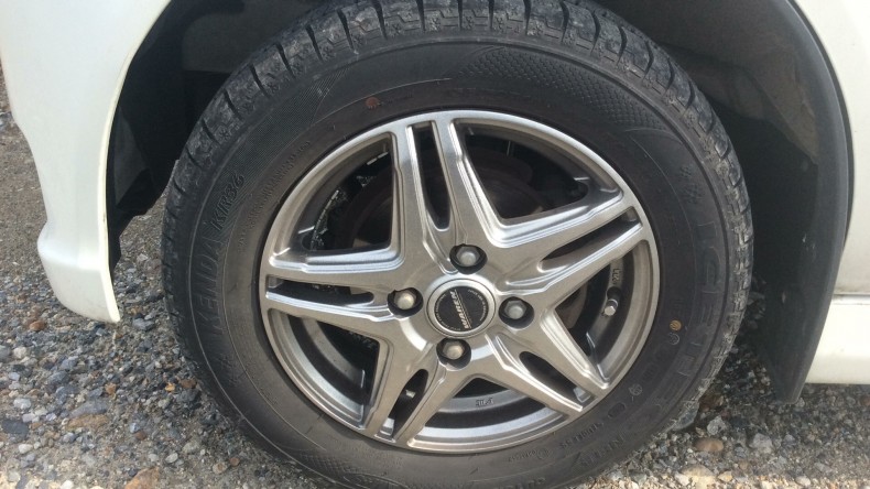 タイヤホイール前