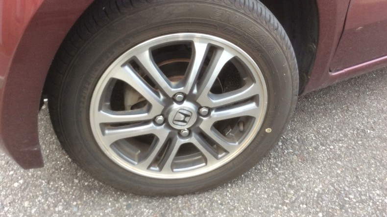 タイヤホイール前