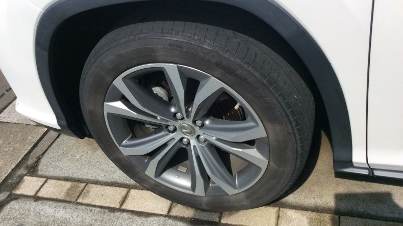 タイヤホイール前