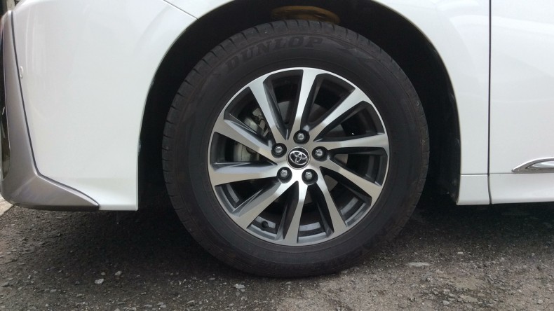 タイヤホイール前