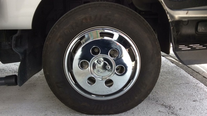 タイヤホイール前