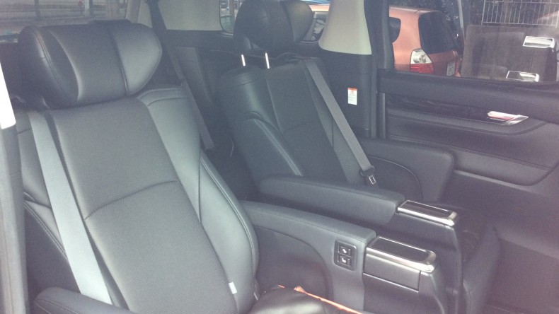 内装後方シート