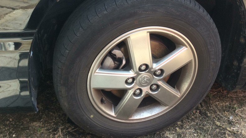 タイヤホイール前