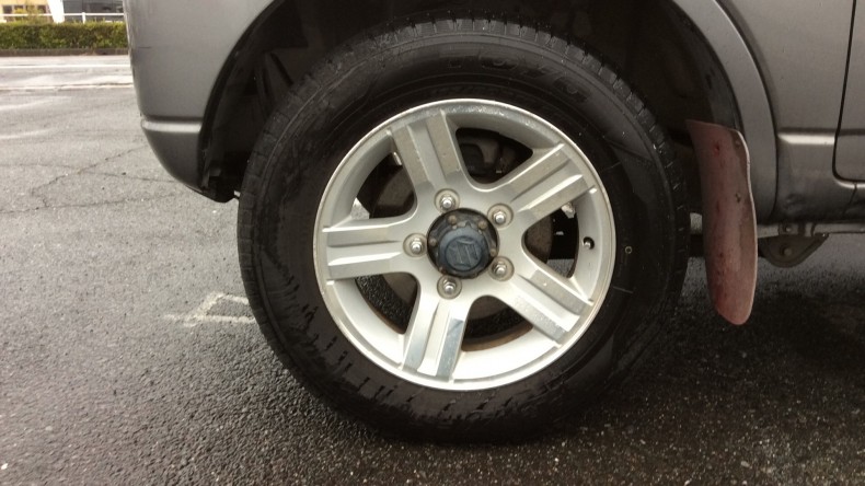 タイヤホイール前