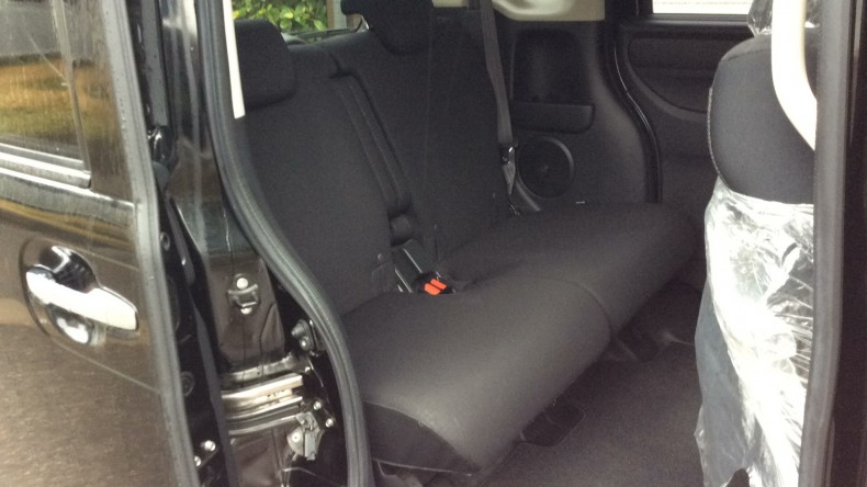 内装後方シート