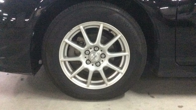 タイヤホイール前