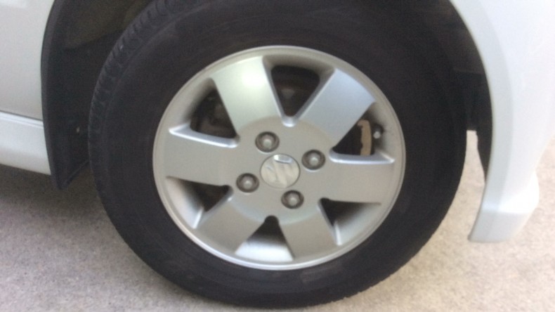 タイヤホイール前