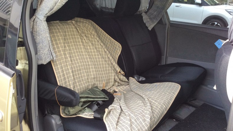 内装後方シート