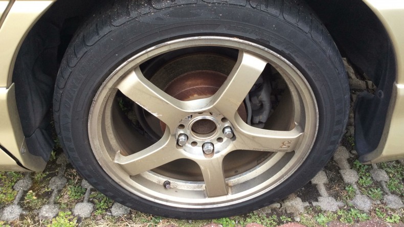 タイヤホイール前