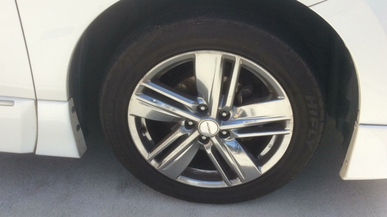 タイヤホイール前