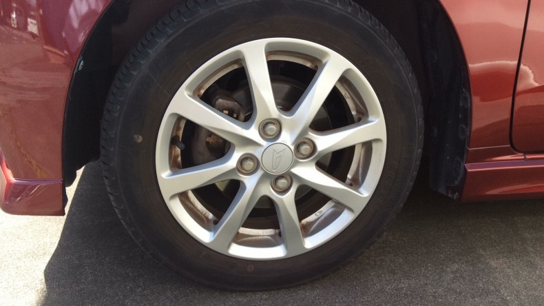 タイヤホイール前