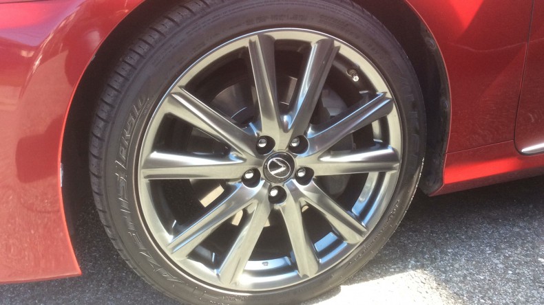 タイヤホイール前