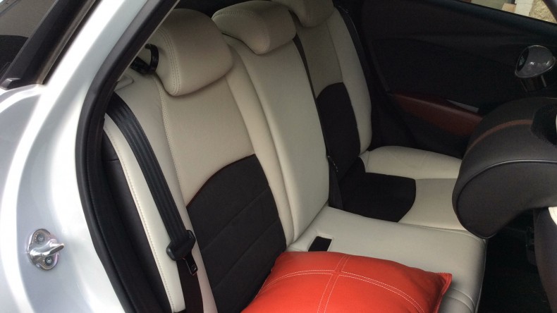 内装後方シート