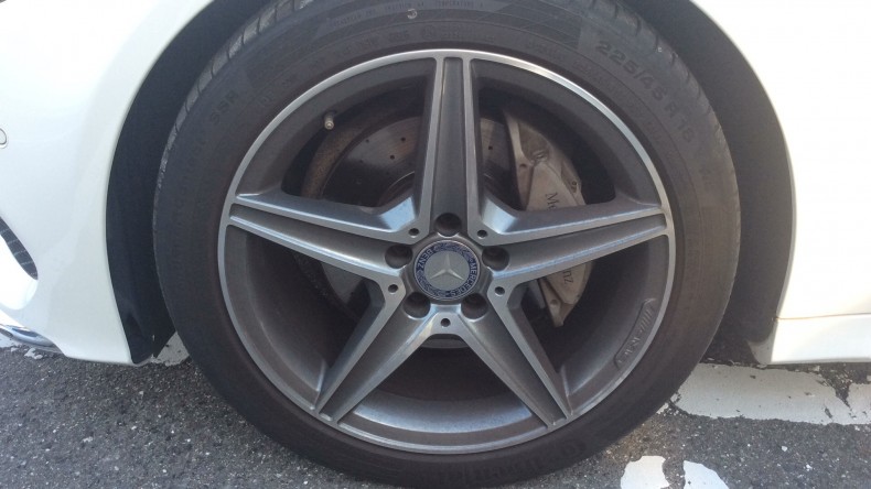 タイヤホイール前