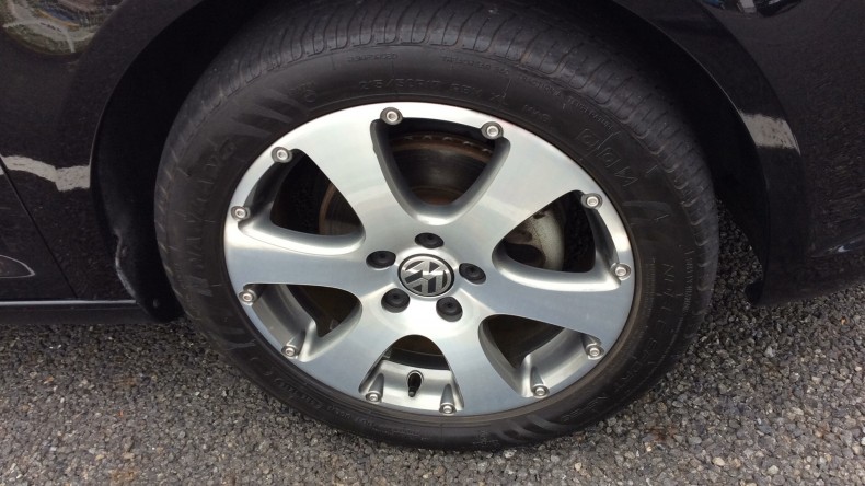 タイヤホイール前