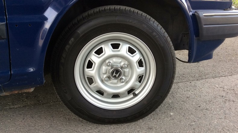 タイヤホイール前