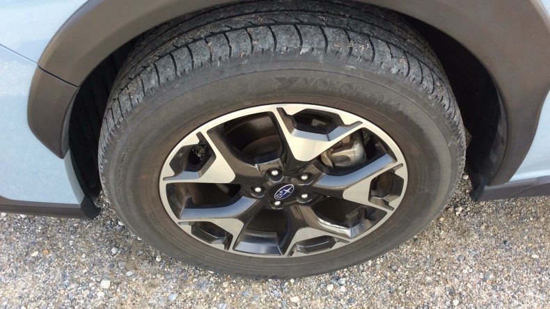 タイヤホイール前