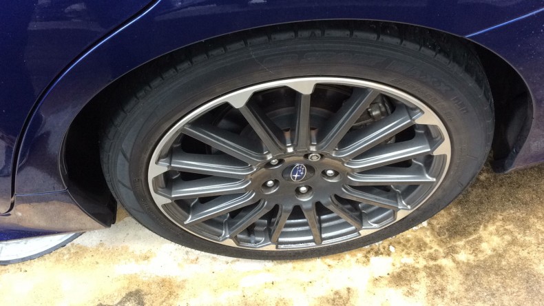 タイヤホイール前