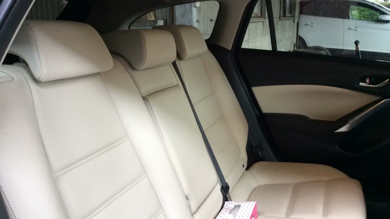 内装後方シート