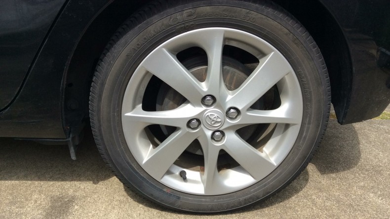 タイヤホイール前