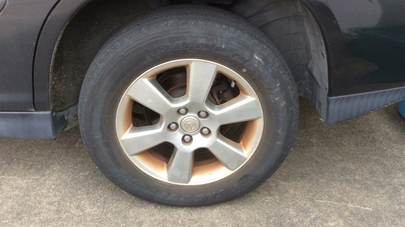 タイヤホイール前