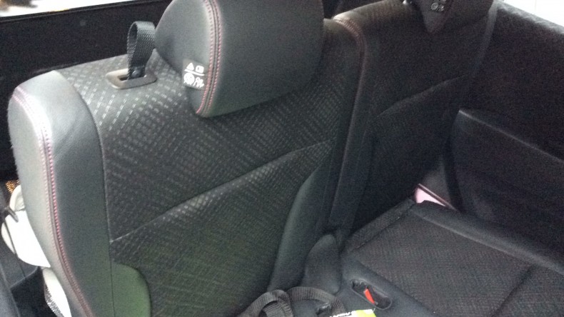 内装後方シート