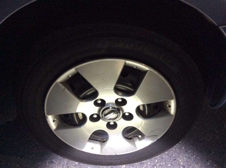 タイヤホイール前