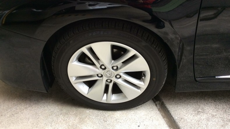 タイヤホイール前