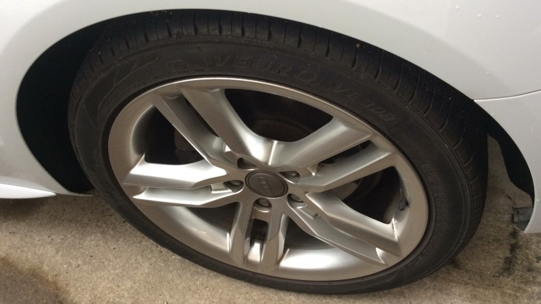 タイヤホイール前