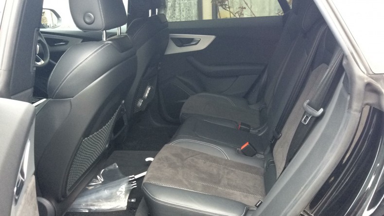 内装後方シート