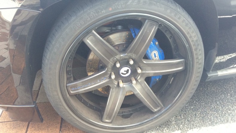 タイヤホイール前