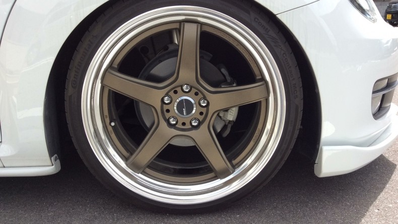 タイヤホイール前