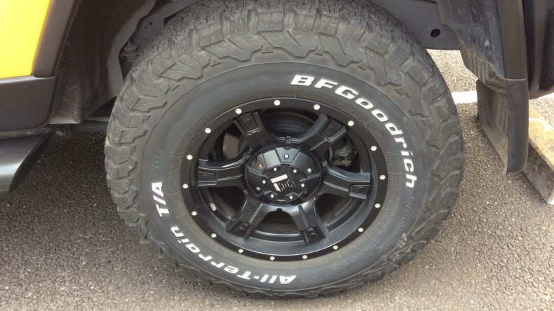 タイヤホイール前