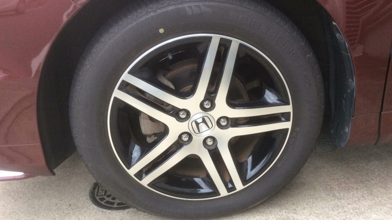 タイヤホイール前