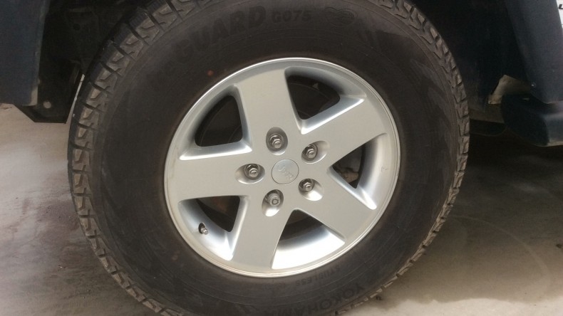 タイヤホイール前