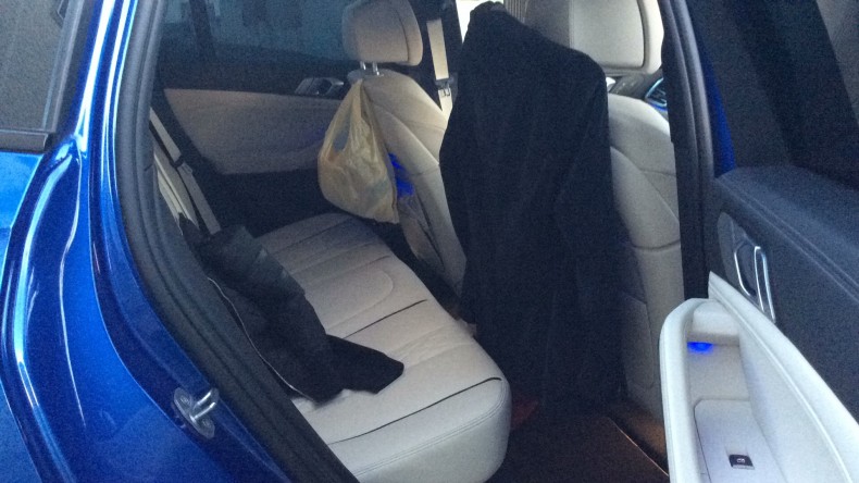 内装後方シート