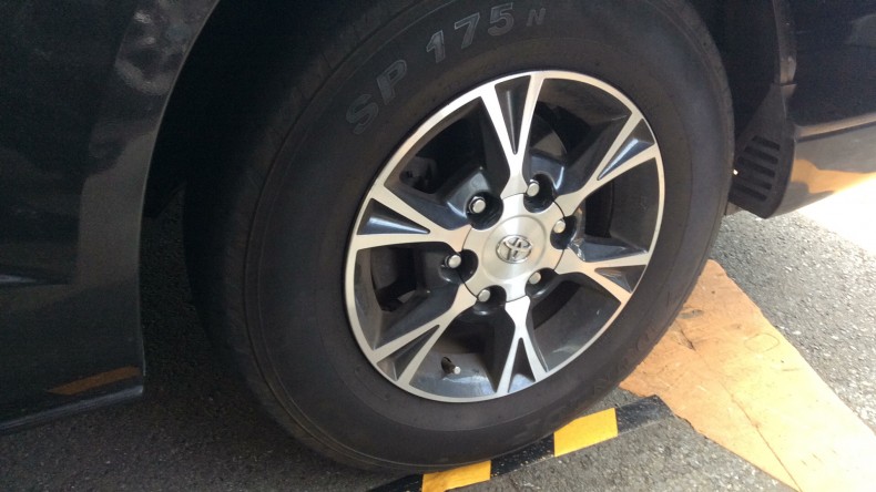 タイヤホイール前