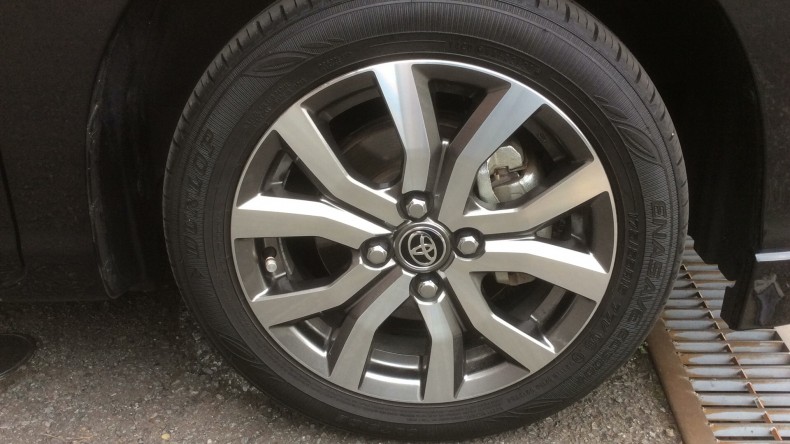 タイヤホイール前