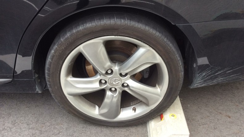 タイヤホイール前