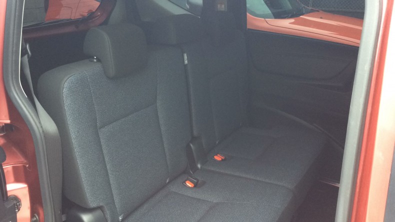 内装後方シート