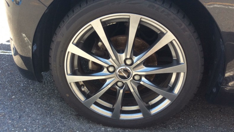 タイヤホイール前