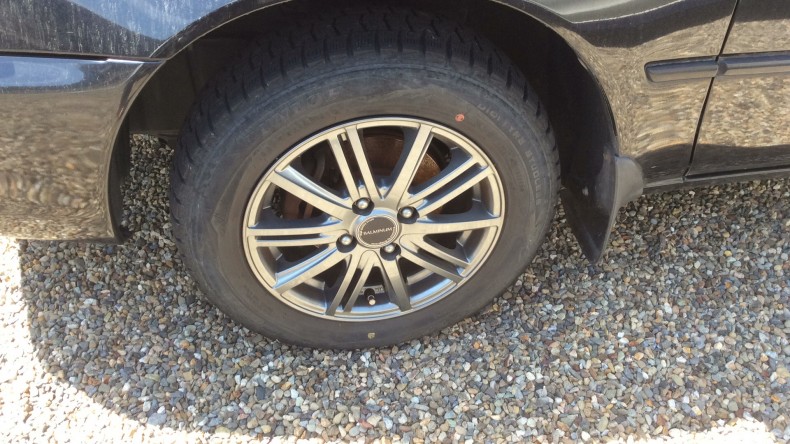 タイヤホイール前