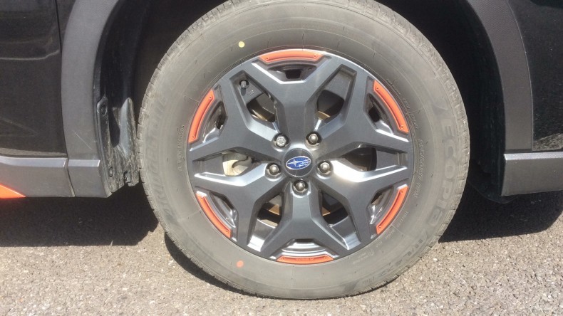 タイヤホイール前