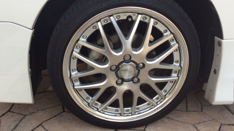 タイヤホイール前